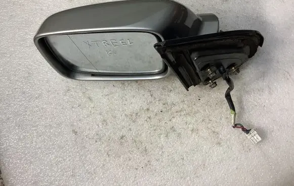 Nissan X-Trail T30 Front door electric wing mirror E13010621