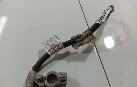 BMW 7 E65 E66 Positive cable (battery) 10304410