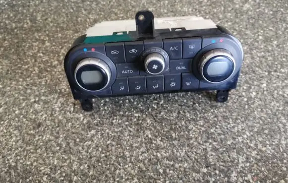 Nissan Qashqai Climate control unit 27500JD45C