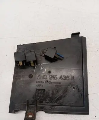 Volkswagen Transporter - Caravelle T5 Battery tray heat shield 7H0915438A