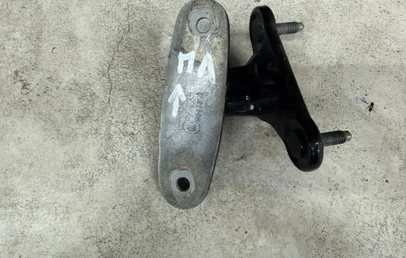 Mercedes-Benz C W204 Front door upper hinge