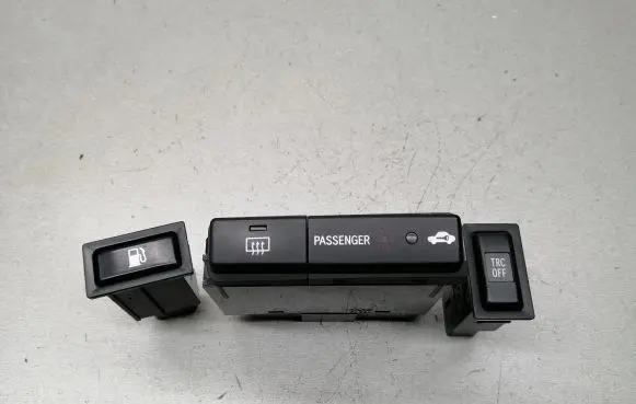 Toyota Avensis T250 A set of switches 156795 8479005130 TR8801