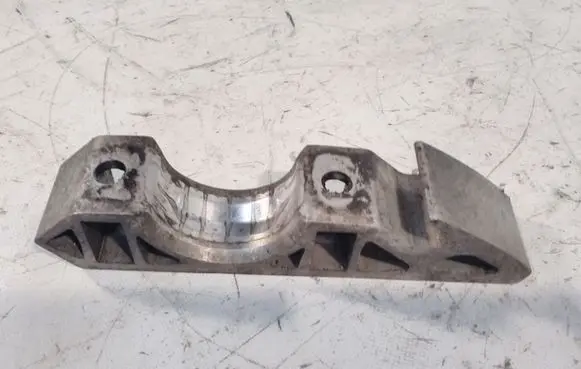 Audi Q7 4L Sway bar bush bracket, front 7L0411063B