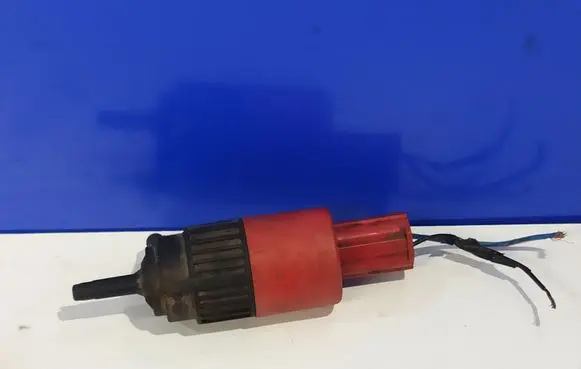 Volvo S40, V40 Windscreen/windshield washer pump 30816115