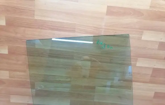 Rear door window glass