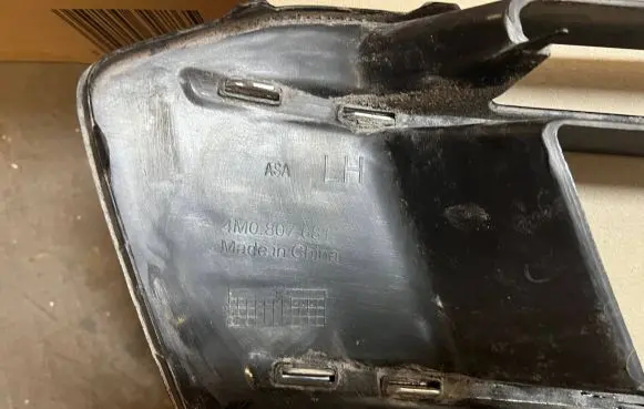 Audi Q7 4M Front bumper lower grill 4M0807681