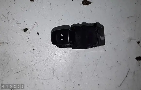Volvo V70 Electric window control switch 8685288