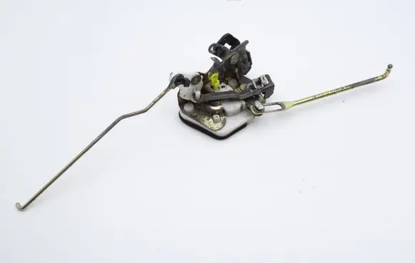 Hyundai Lantra II Rear door lock 