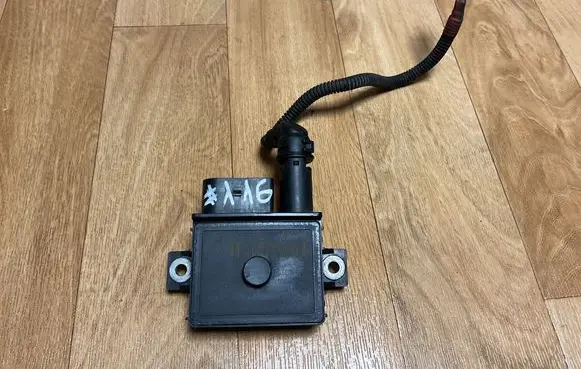 BMW 5 E60 E61 Glow plug pre-heat relay 779800006 0004730500 0522120102