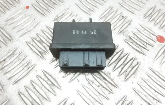 Peugeot 206 Fuel pump relay 240107