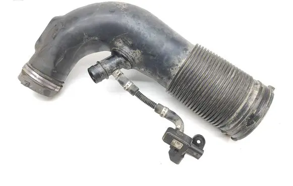 Alfa Romeo Stelvio Turbo air intake inlet pipe/hose 00505559440 500405 070918