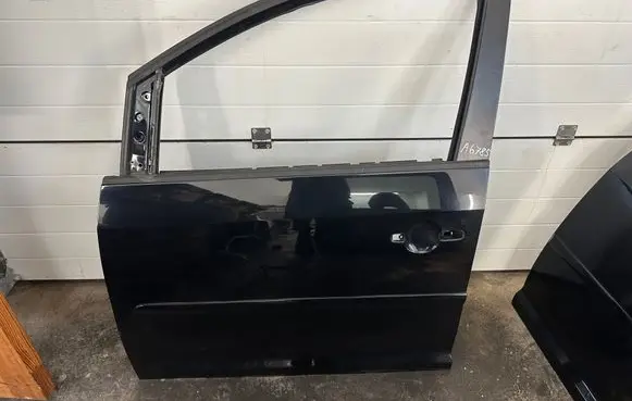 Volkswagen Touran II Front door 
