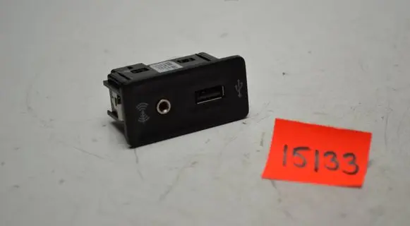 Volkswagen Golf VII USB socket connector 5G0035222C