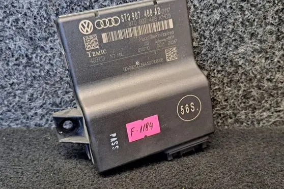 Audi A5 8T 8F Gateway control module 8T0907468AD