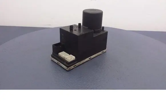 Audi A4 S4 B5 8D Central locking vacuum pump 8D0862257C