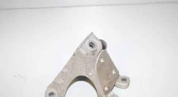 Engine mounting bracket