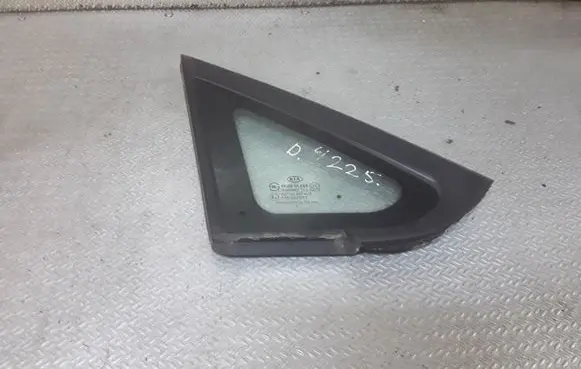 KIA Carens II Front triangle window/glass 