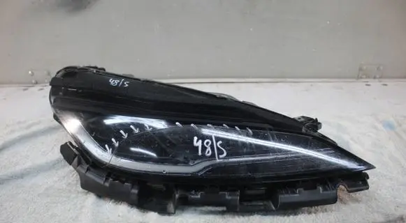 Tesla Model Y Headlight/headlamp 1760889-00-E