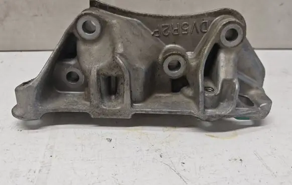 Peugeot 3008 II Engine mounting bracket 9810967480