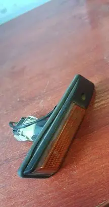 Front fender indicator light