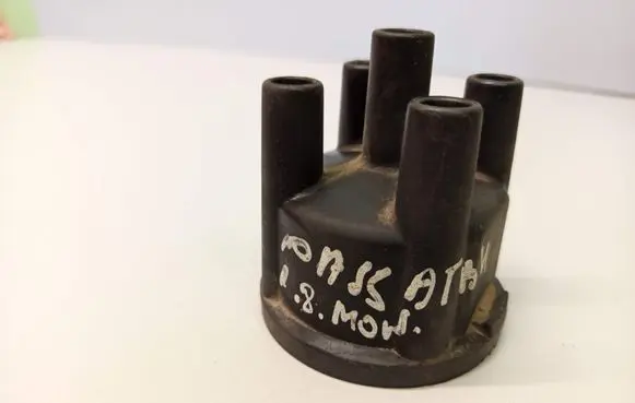 Volkswagen PASSAT B4 Spark distributor cap 