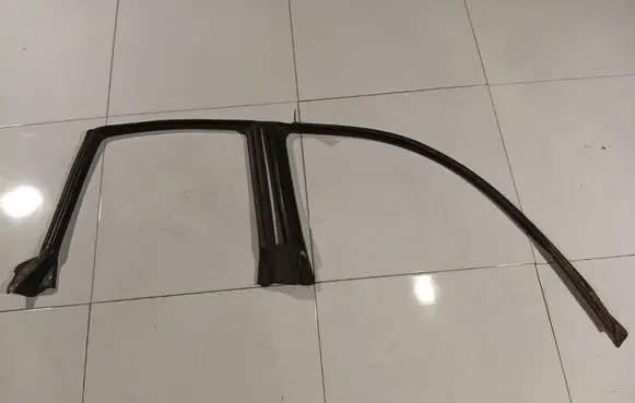 Subaru Legacy Rubber seal front coupe door 
