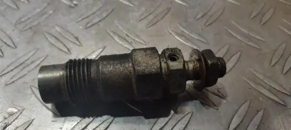 Nissan Sunny Fuel injector 71b1361