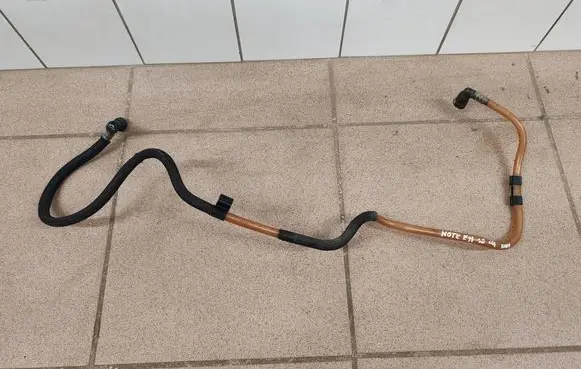 Nissan Note (E11) Fuel line/pipe/hose 