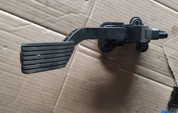 Mitsubishi Outlander Accelerator throttle pedal 1600A188 19048A 23720955541
