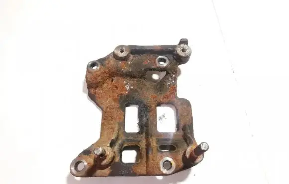 Toyota Avensis T250 Engine mounting bracket