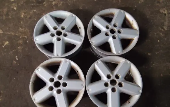 R16 alloy rim
