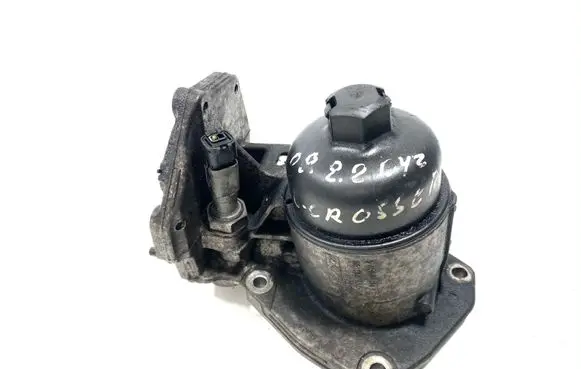 Oil filter mounting bracket