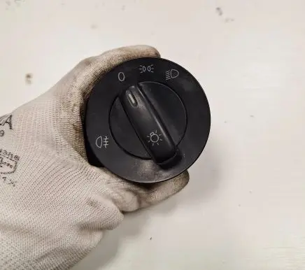 Volkswagen Touran I Light switch