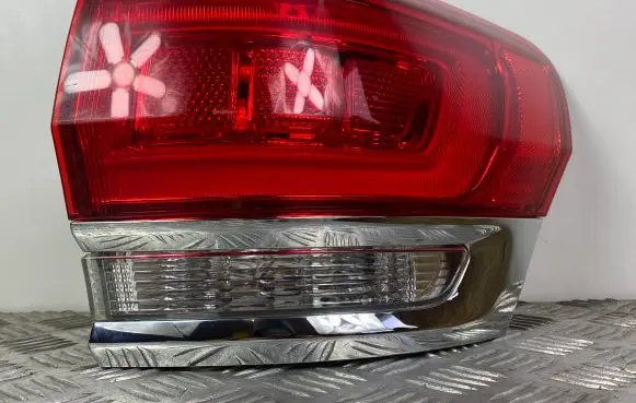 Jeep Grand Cherokee Rear/tail lights P68110016AE