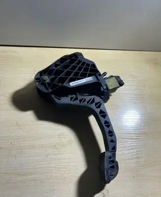 Volkswagen Golf Plus Clutch pedal 1K1721059BJ 26082005