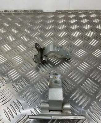 Lexus LS 430 Front door lower hinge 