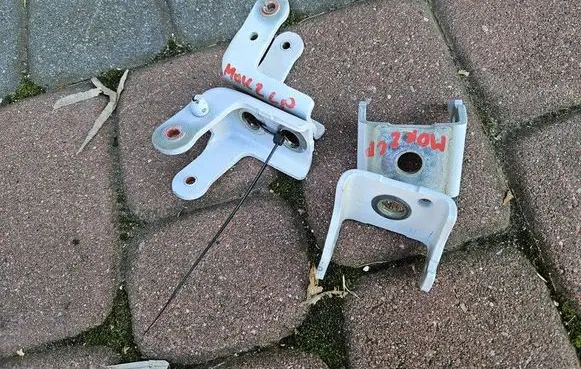 Opel Mokka B Front door hinge set 5O5P5L5E5X1744