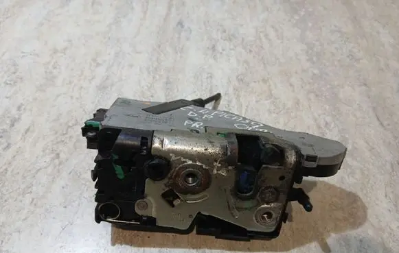 Citroen C4 Grand Picasso Front door lock 24094158