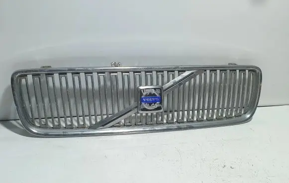 Volvo V70 Front bumper upper radiator grill 08693346