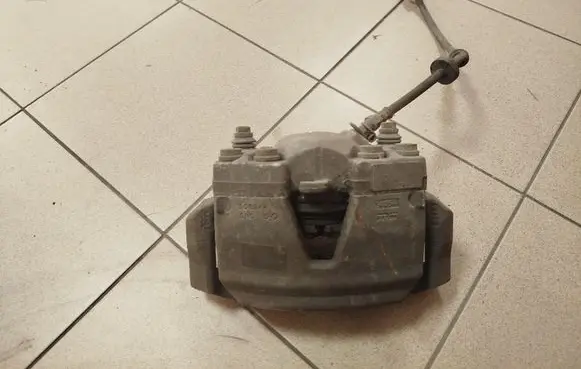 Front brake caliper