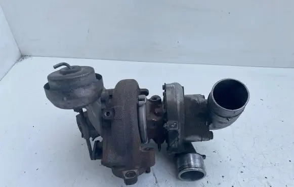 Toyota Avensis T250 Turbo 172010R020