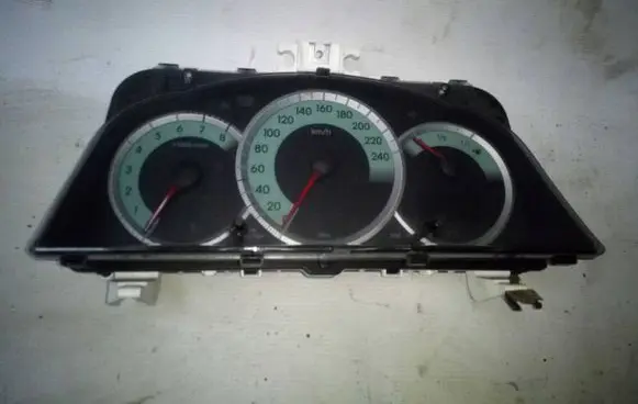 Toyota Corolla Verso E121 Speedometer (instrument cluster) 838000F020