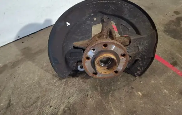 Volvo V60 Front wheel hub 6G913K171