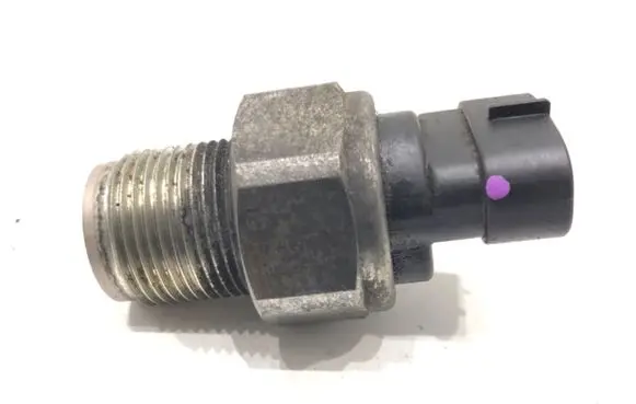 Toyota Avensis T250 Fuel pressure sensor 