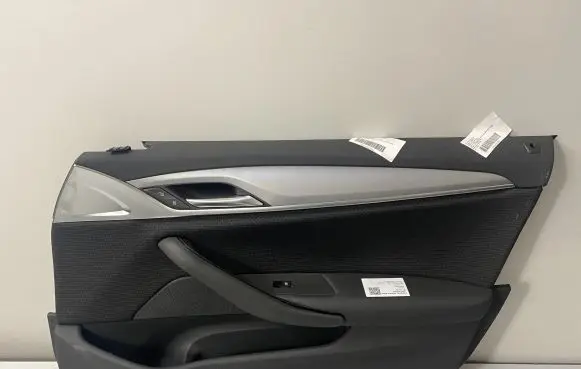 BMW 5 G30 G31 Front door card panel trim 16328671