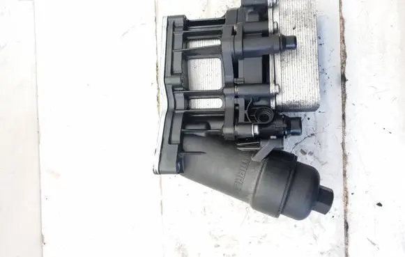 BMW 4 F32 F33 Oil filter mounting bracket 70379327
