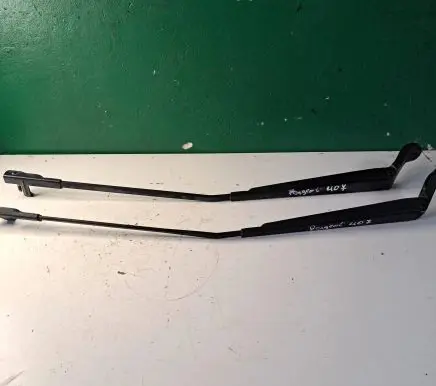Peugeot 407 Front wiper blade arm 474560 4825