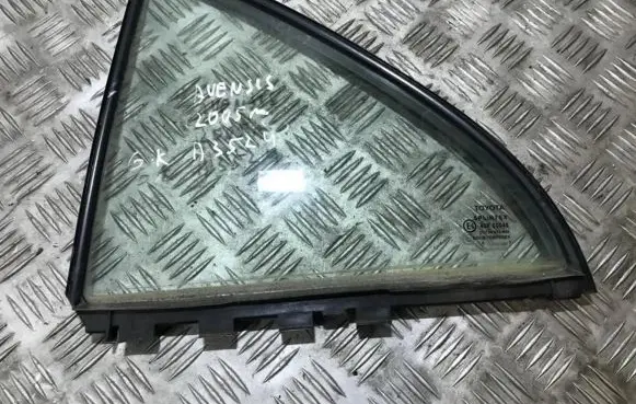 Toyota Avensis T250 Rear vent window glass 