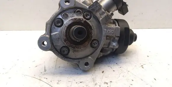 Skoda Superb B6 (3T) Fuel injection high pressure pump 03L130755D