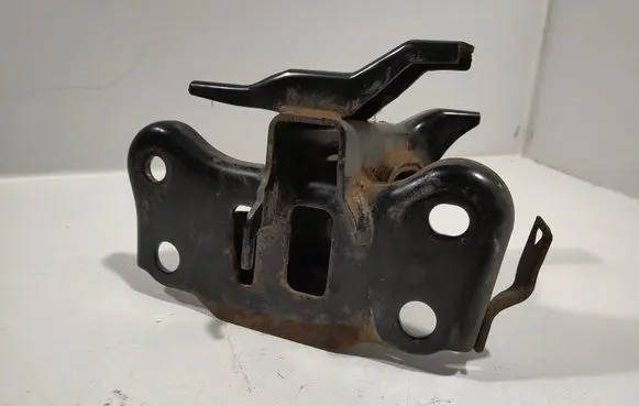 Toyota Auris 150 Engine mount bracket 123720n020